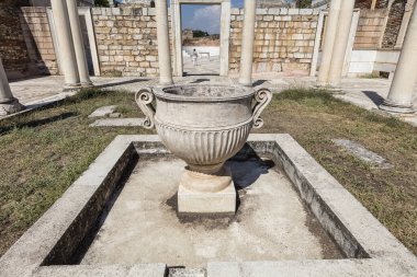 Pers şehri Sardis 'in eski harabelerine bakın
