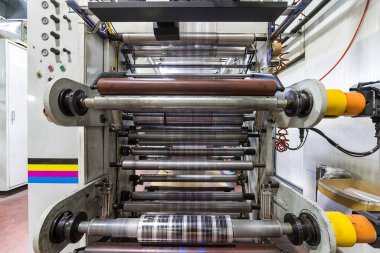 Modern endüstriyel yapının yeni iç mimarisi. donanım.