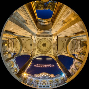 Süleyman Camii Mahya Ramazan 'ın bereketi üzerine yazıldı ve Süleyman Camii' nin minareleri arasına asıldı. Mahya özellikle ramazan ayında ışıkla yazacak.