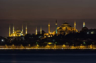 İstanbul 'un gece görüşü, hindi.