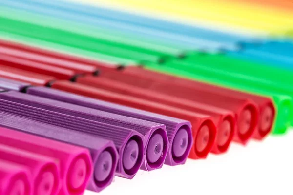 Lápis Multicoloridos Sobre Fundo Branco — Fotografia de Stock