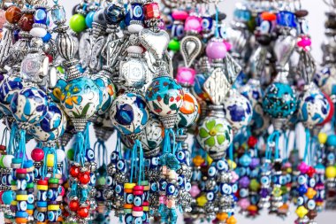 Piyasada geleneksel Türk hediyelik eşyaları