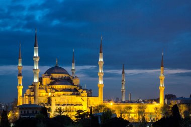 İstanbul 'da Kubbe Kubbesi olan mavi cami, hindi