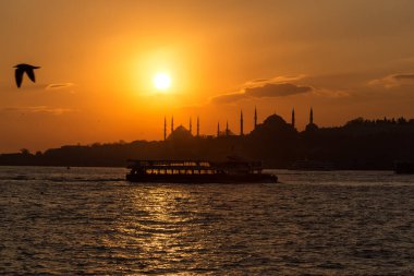 İstanbul, Türkiye 'de Günbatımında Ayasofya ve Mavi Cami