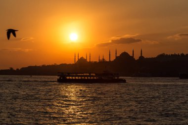 İstanbul, Türkiye 'de Günbatımında Ayasofya ve Mavi Cami