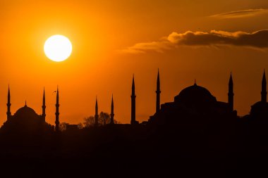 İstanbul, Türkiye 'de Günbatımında Ayasofya ve Mavi Cami