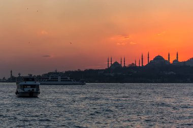 İstanbul, Türkiye 'de Günbatımında Ayasofya ve Mavi Cami