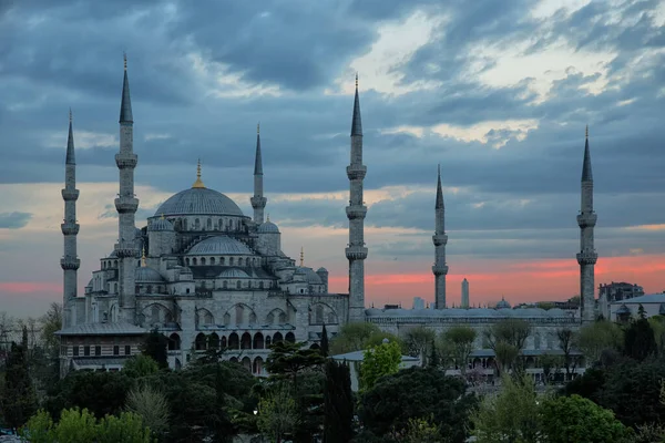 İstanbul 'daki mavi cami, hindi.