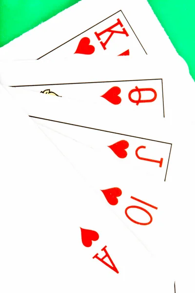 Κάρτες Πόκερ Απομονώνονται Πράσινο Φόντο Έννοια Του Παιχνιδιού — Φωτογραφία Αρχείου