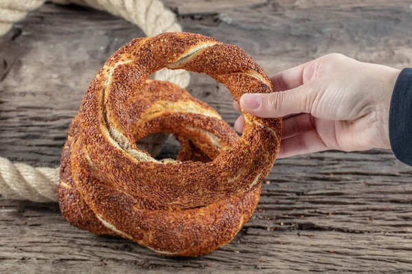 Simit Turco Fundo Madeira Para Pequeno Almoço Bagel Turco Simit — Fotografia de Stock