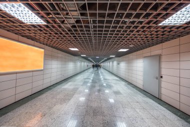 İstanbul, Türkiye - 15 Ocak 2018; İstanbul modern ulaşım, metro istasyonu - Anadolu tarafının ilk metro hattı.