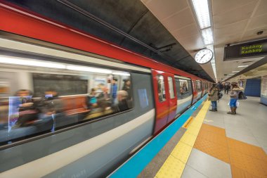 İstanbul, Türkiye - 15 Ocak 2018; İstanbul modern ulaşım, metro istasyonu - Anadolu tarafının ilk metro hattı.
