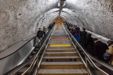 İstanbul, Türkiye - 15 Ocak 2018; İstanbul modern ulaşım, metro istasyonu - Anadolu tarafının ilk metro hattı.