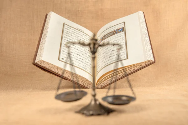 Stambuł Turcja Stycznia 2018 Koran Święta Księga Muzułmanów Całym Świecie — Zdjęcie stockowe