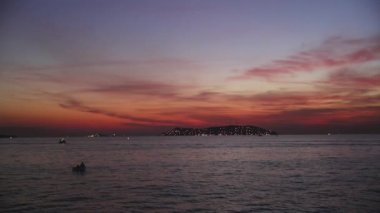 İstanbul adası. Kinali Ada, video günbatımı İstanbul, Türkiye.
