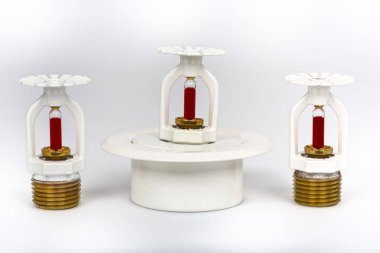 Otomatik Yangın Fıskiyeleri Özel Ekipmanı. Yangın fıskiyeleri kuruluma hazır..