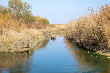 İklim değişikliği ve kuraklık kavramı. Afyon 'un Cay ve Bolvadin ilçeleri arasında yer alan Eber Gölü' ndeki balıkçı tekneleri Türkiye 'nin 12. büyük gölüdür..