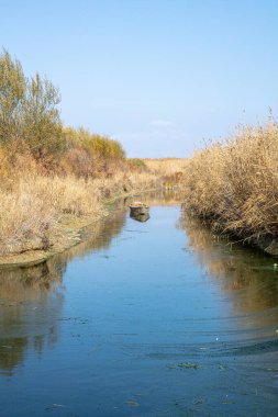 İklim değişikliği ve kuraklık kavramı. Afyon 'un Cay ve Bolvadin ilçeleri arasında yer alan Eber Gölü' ndeki balıkçı tekneleri Türkiye 'nin 12. büyük gölüdür..