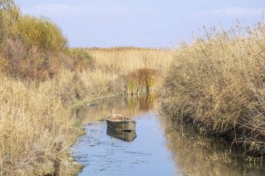 İklim değişikliği ve kuraklık kavramı. Afyon 'un Cay ve Bolvadin ilçeleri arasında yer alan Eber Gölü' ndeki balıkçı tekneleri Türkiye 'nin 12. büyük gölüdür..
