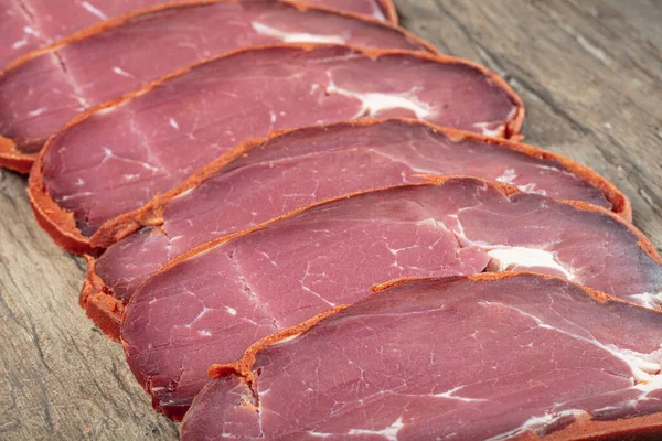 Turecki Bekon Pastrami Wołowina Pastrami Plasterkach Kayseri Pastirma Świeże Plasterki — Zdjęcie stockowe