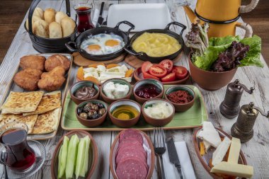 Türk kahvaltısı lezzetli zengin kahvaltı.