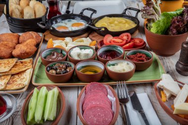 Türk Kahvaltı Masası (Serpme Kahvalti). Türk usulü kahvaltı, organik gıda