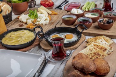 Türk Kahvaltı Masası (Serpme Kahvalti). Türk usulü kahvaltı, organik gıda