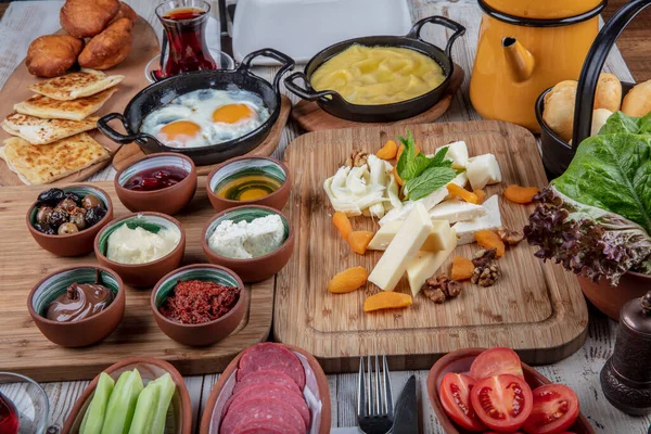 Τουρκικό Πρωινό Τραπέζι Serpme Kahvalti Τούρκικο Πρωινό Βιολογικά Τρόφιμα — Φωτογραφία Αρχείου