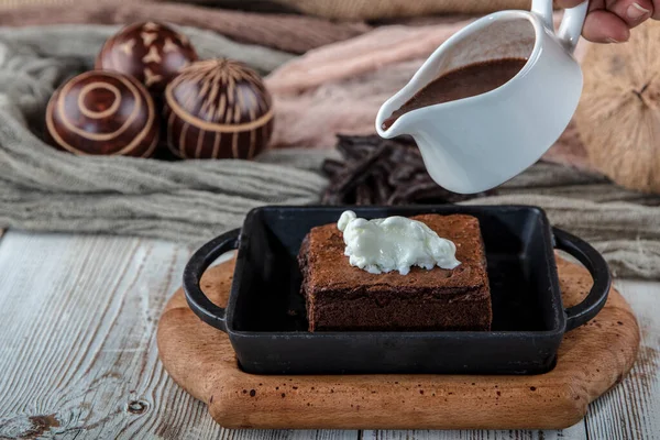 Brownie Chocolate Sizzling Prato Doce Feito Usando Colher Sorvete Cima — Fotografia de Stock