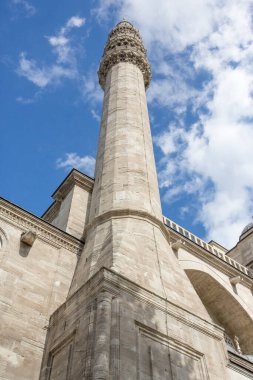 Fatih Camii 'nin veya Fatih Camii' nin ayrıntılı mimarisi, İstanbul 'un Fatih ilçesindeki Avrupa kesimindeki en büyük camilerden biridir..