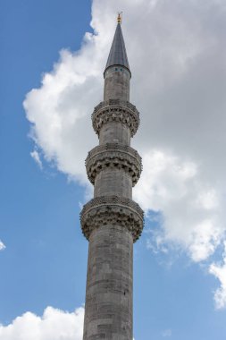 Fatih Camii 'nin veya Fatih Camii' nin ayrıntılı mimarisi, İstanbul 'un Fatih ilçesindeki Avrupa kesimindeki en büyük camilerden biridir..