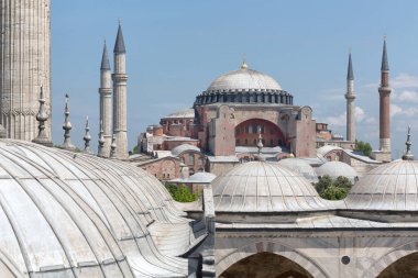 Ayasofya (Türkçe), İstanbul, Türkiye. Eski Yunan Ortodoks Hıristiyan ataerkil katedrali, daha sonra Osmanlı İmparatorluk camisi ve şimdi de müze..
