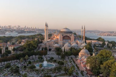 Ayasofya (Türkçe), İstanbul, Türkiye. Eski Yunan Ortodoks Hıristiyan ataerkil katedrali, daha sonra Osmanlı İmparatorluk camisi ve şimdi de müze..