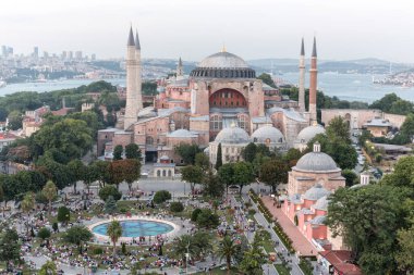 Ayasofya (Türkçe), İstanbul, Türkiye. Eski Yunan Ortodoks Hıristiyan ataerkil katedrali, daha sonra Osmanlı İmparatorluk camisi ve şimdi de müze..
