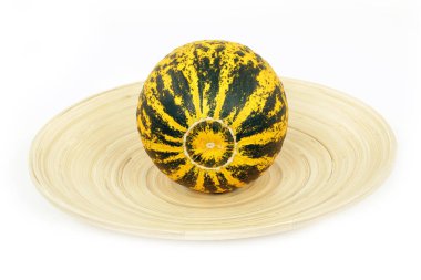 Kavun beyaz arka planda izole edilmiş. Stüdyo yüksek kaliteli fotoğraf çekti..