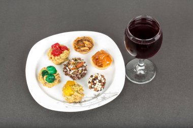 delicious fruit tarts with nuts and honey