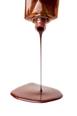 Beyaz arka planda oje lekelerinin üst görüntüsü. çok renkli boya damlaları.