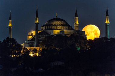 İstanbul 'da Ayasofya' da Ayasofya 'da vurulan Ayasofya Türkiye' de dolunayda.