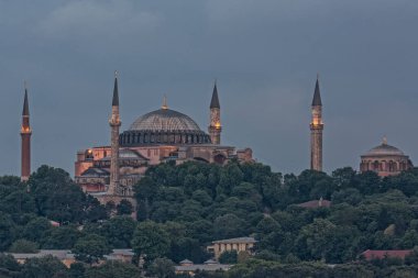 Ayasofya, İstanbul. Bizans mimarisinin dünyaca ünlü anıtı. St. Sophia Katedrali manzarası. Ayasofya Müzesi (Ayasofya Sophia), İstanbul, Türkiye.