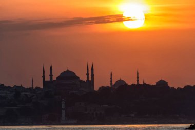 Ayasofya, İstanbul. Bizans mimarisinin dünyaca ünlü anıtı. St. Sophia Katedrali manzarası. Ayasofya Müzesi (Ayasofya Sophia), İstanbul, Türkiye.