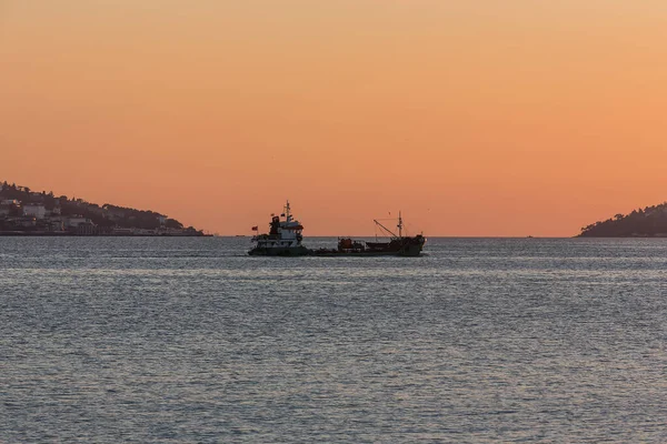 Istanbul Turkey October 2018 Silhouettes Boats Bosphorus Sunset — Φωτογραφία Αρχείου