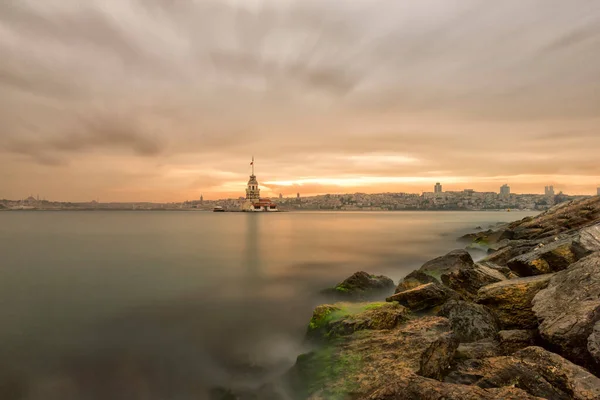 Panenská Věž Istanbulu Krásný Barevný Západ Slunce Turečtina Kiz Kulesi — Stock fotografie