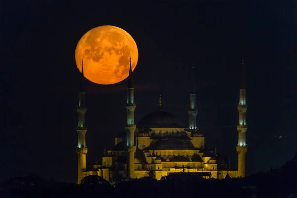 Altın Gece Işıklarındaki Mavi Cami Stanbul Alacakaranlık Altı Minareli Sultanahmet — Stok fotoğraf