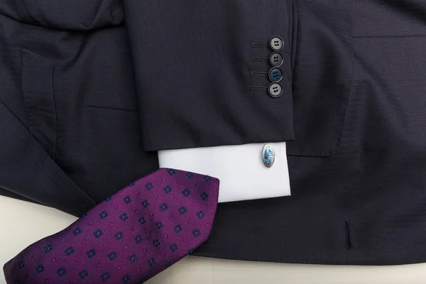 Lüks Erkek Giyim Aksesuarları Mor Koleksiyon Ceket Kol Düğmeleri Kravat — Stok fotoğraf