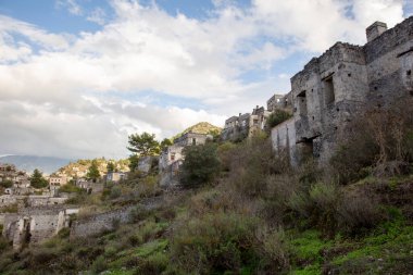 Tarihi Lycian köyü Kayakoy, Fethiye, Mugla, Türkiye. Hayalet kasaba Kayakoy, Lebessos ve Lebessis olarak biliniyor.. 