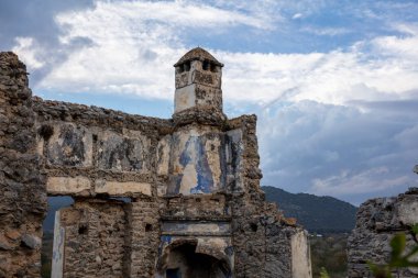 Tarihi Lycian köyü Kayakoy, Fethiye, Mugla, Türkiye. Hayalet kasaba Kayakoy, Lebessos ve Lebessis olarak biliniyor.. 