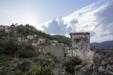 Tarihi Lycian köyü Kayakoy, Fethiye, Mugla, Türkiye. Hayalet kasaba Kayakoy, Lebessos ve Lebessis olarak biliniyor.. 