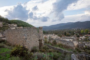 Tarihi Lycian köyü Kayakoy, Fethiye, Mugla, Türkiye. Hayalet kasaba Kayakoy, Lebessos ve Lebessis olarak biliniyor.. 