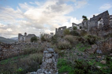 Tarihi Lycian köyü Kayakoy, Fethiye, Mugla, Türkiye. Hayalet kasaba Kayakoy, Lebessos ve Lebessis olarak biliniyor.. 