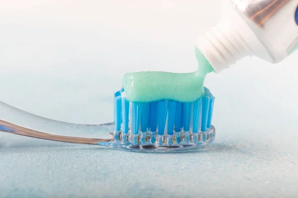 Toothbrush Table Toothpaste Toothpaste Tube Blurred Background — Stock Photo, Image